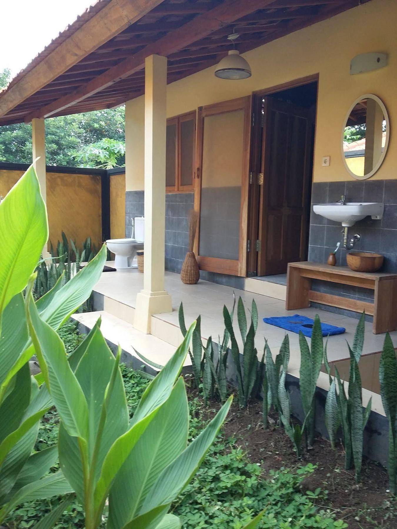 Hotel Bali Bila Bungalow Pabean Buleleng Exterior foto